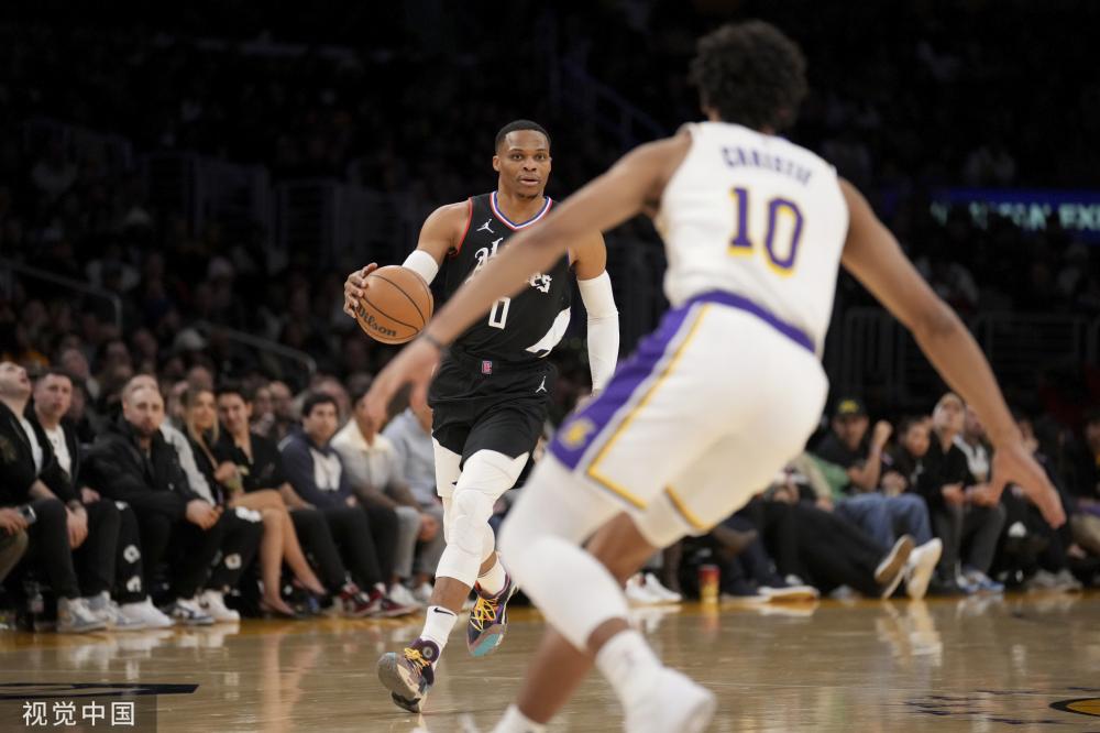 但在他效力 但在他效力