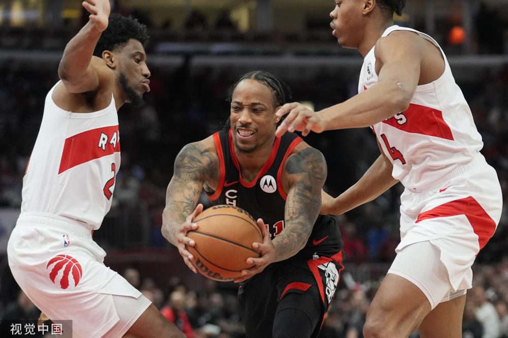 拉科鲁尼亚前锋海滨自拍时不慎摔伤，脸部和手臂轻伤.